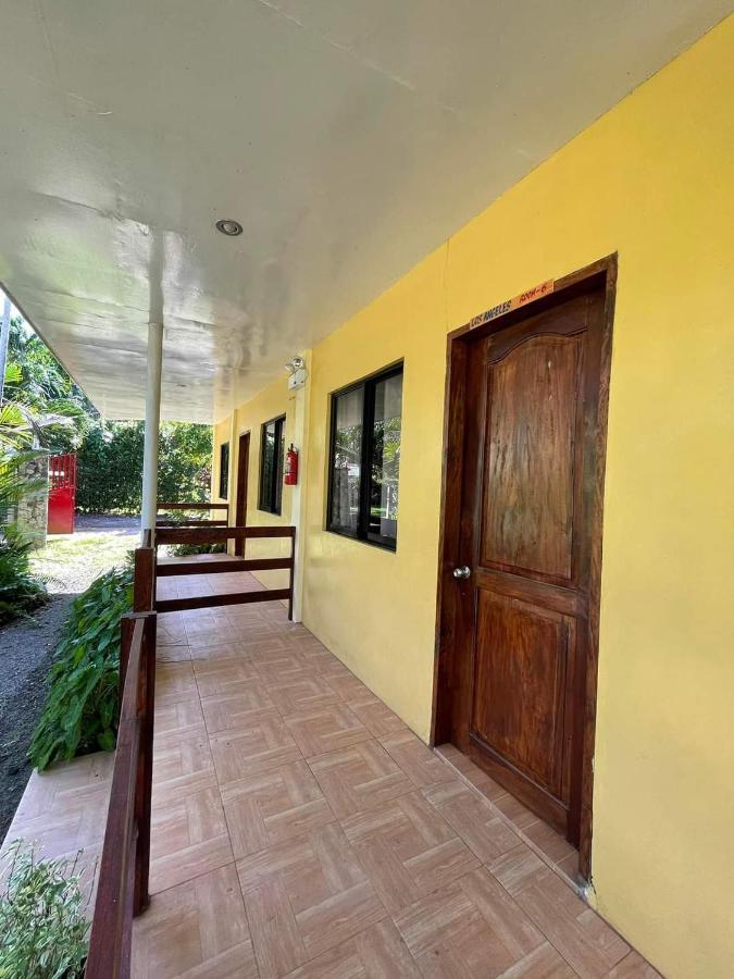 C - Side Inn Mambajao Exteriér fotografie